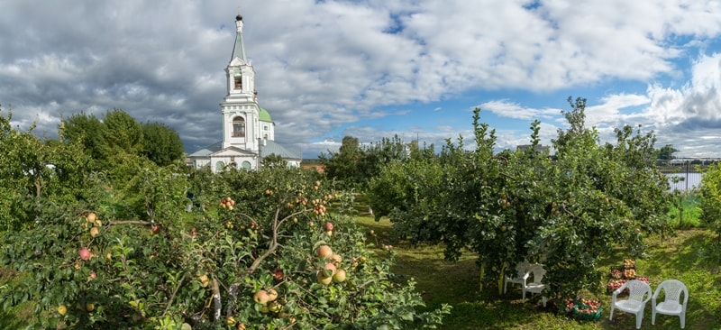 Храм Святой Екатерины и сад